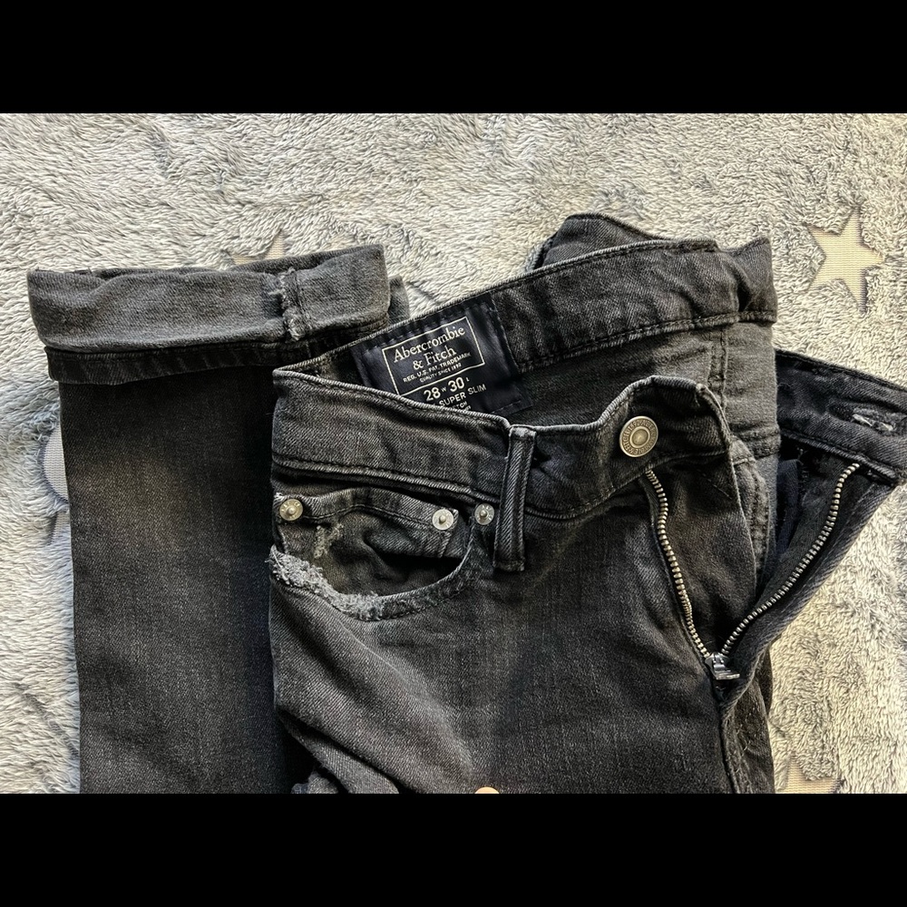 Abercrombie and Fitch Mens 28x30 super slim, black wash only worn a couple times
